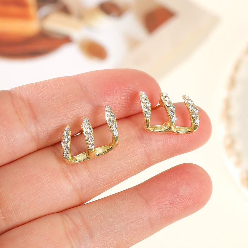 Sparkling Three-Claw Earrings